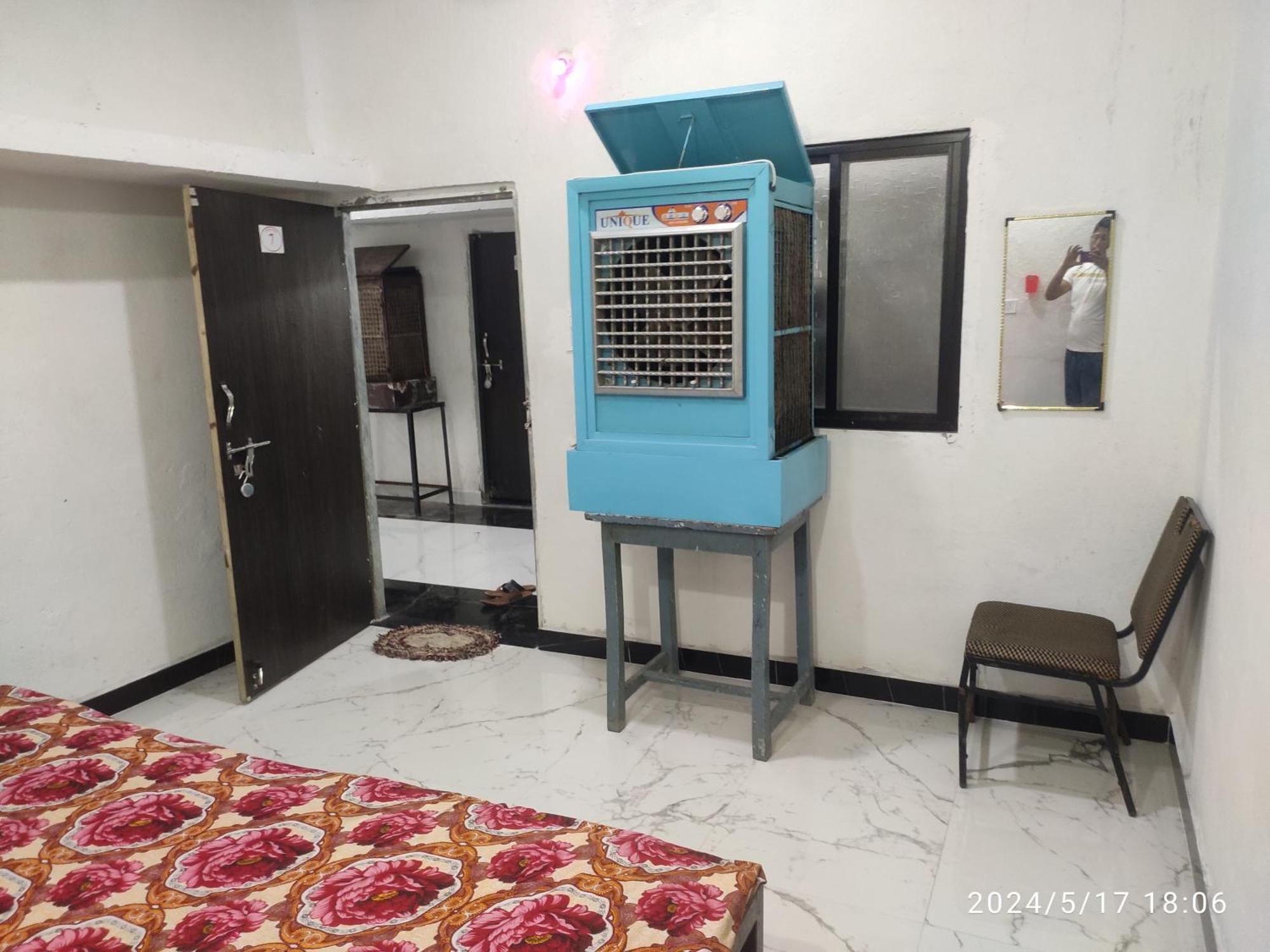 Kuber Bhandari Guest House And Hotel Sehore 外观 照片